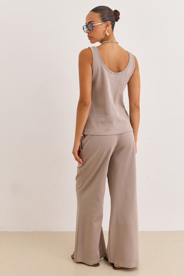 גופיית אנוק סיומת גזורה | מוקה