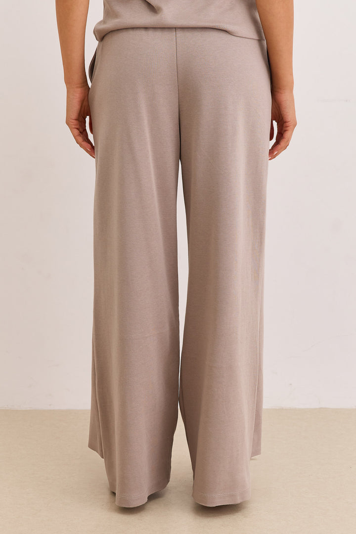 מכנסי אנוק סיומת גזורה | מוקה