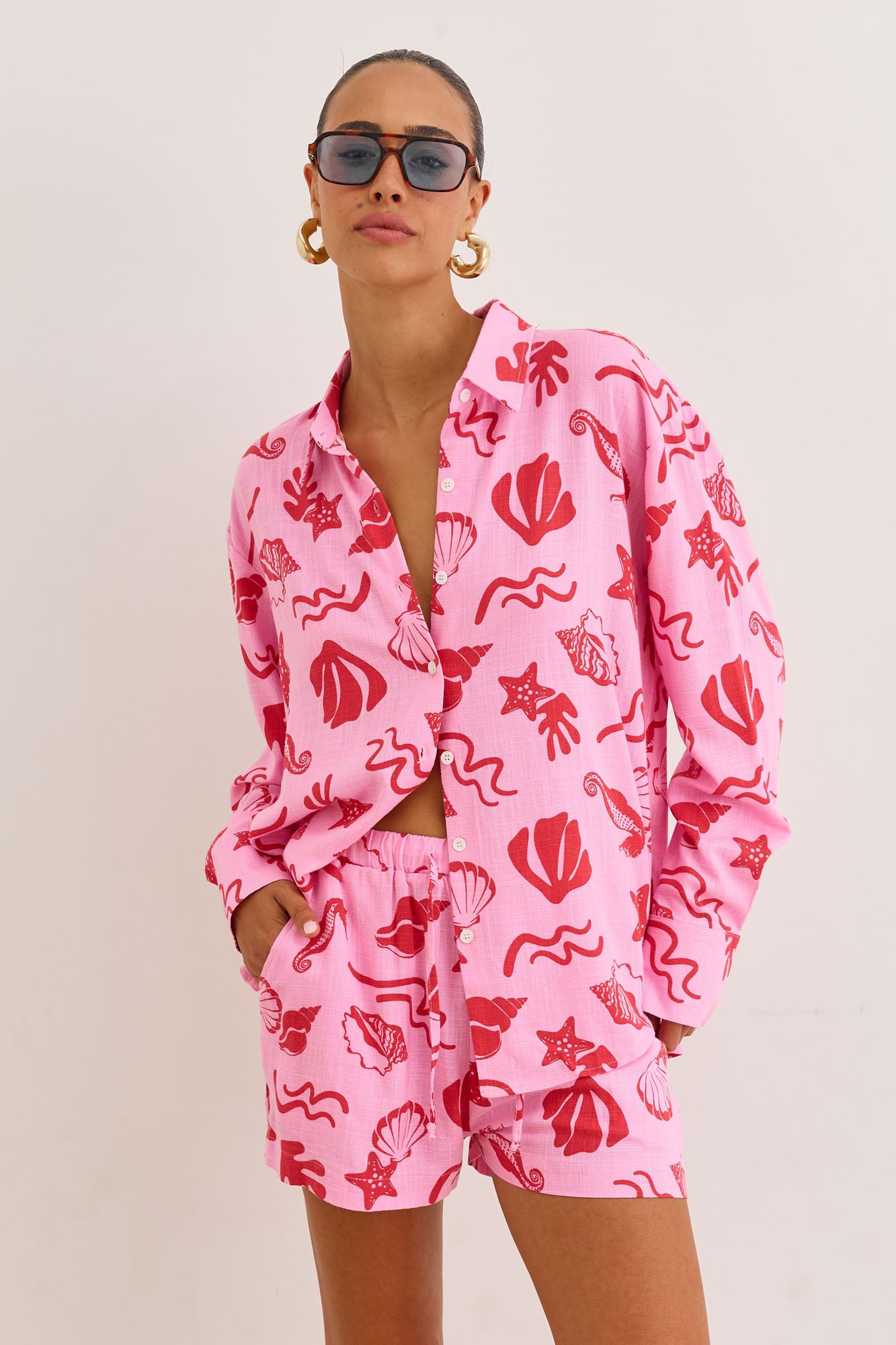שורטס דמוי פשתן הדפס טרופיקנה | ורוד/אדום