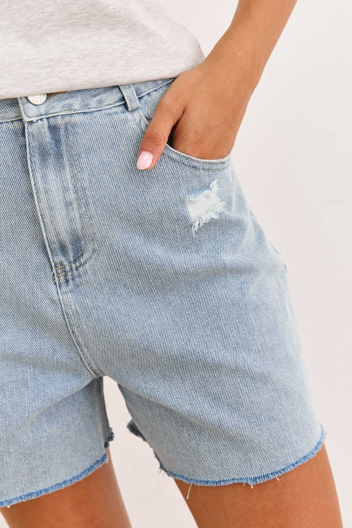 שורטס דנים מיילו עם קרע | ג'ינס בהיר