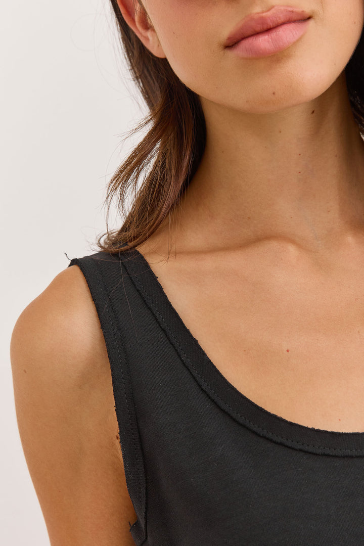 גופיית אנוק סיומת גזורה | שחור