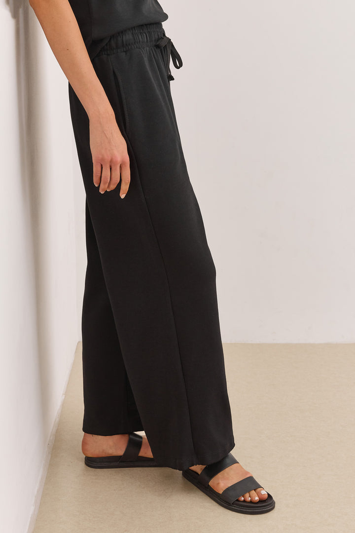 מכנסי אנוק סיומת גזורה | שחור