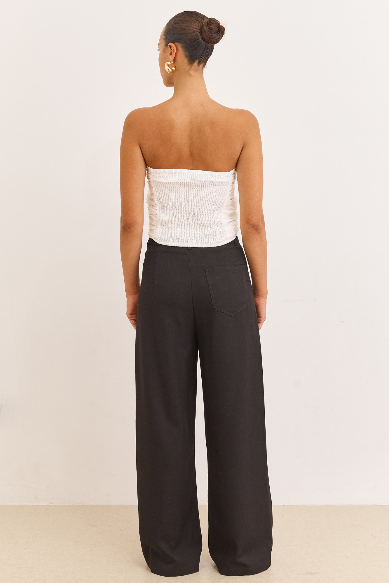 סטרפלס יוסטון בשילוב קפלים | לבן