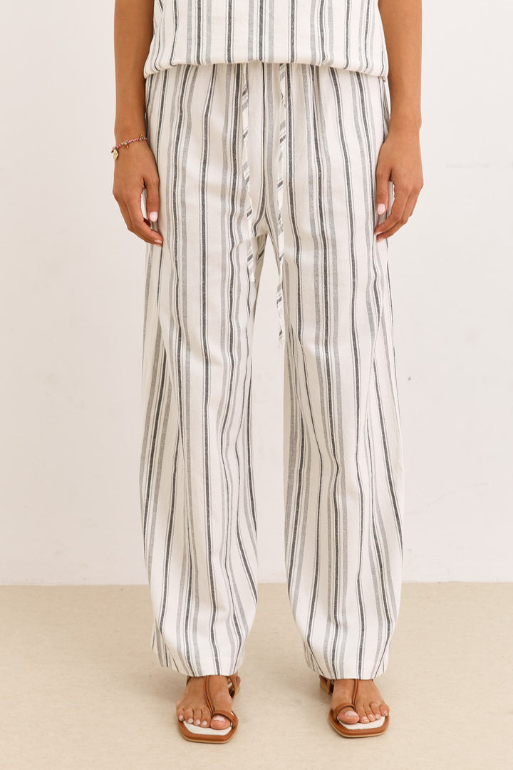 מכנסי פסים לורן דמוי פשתן | לבן/שחור