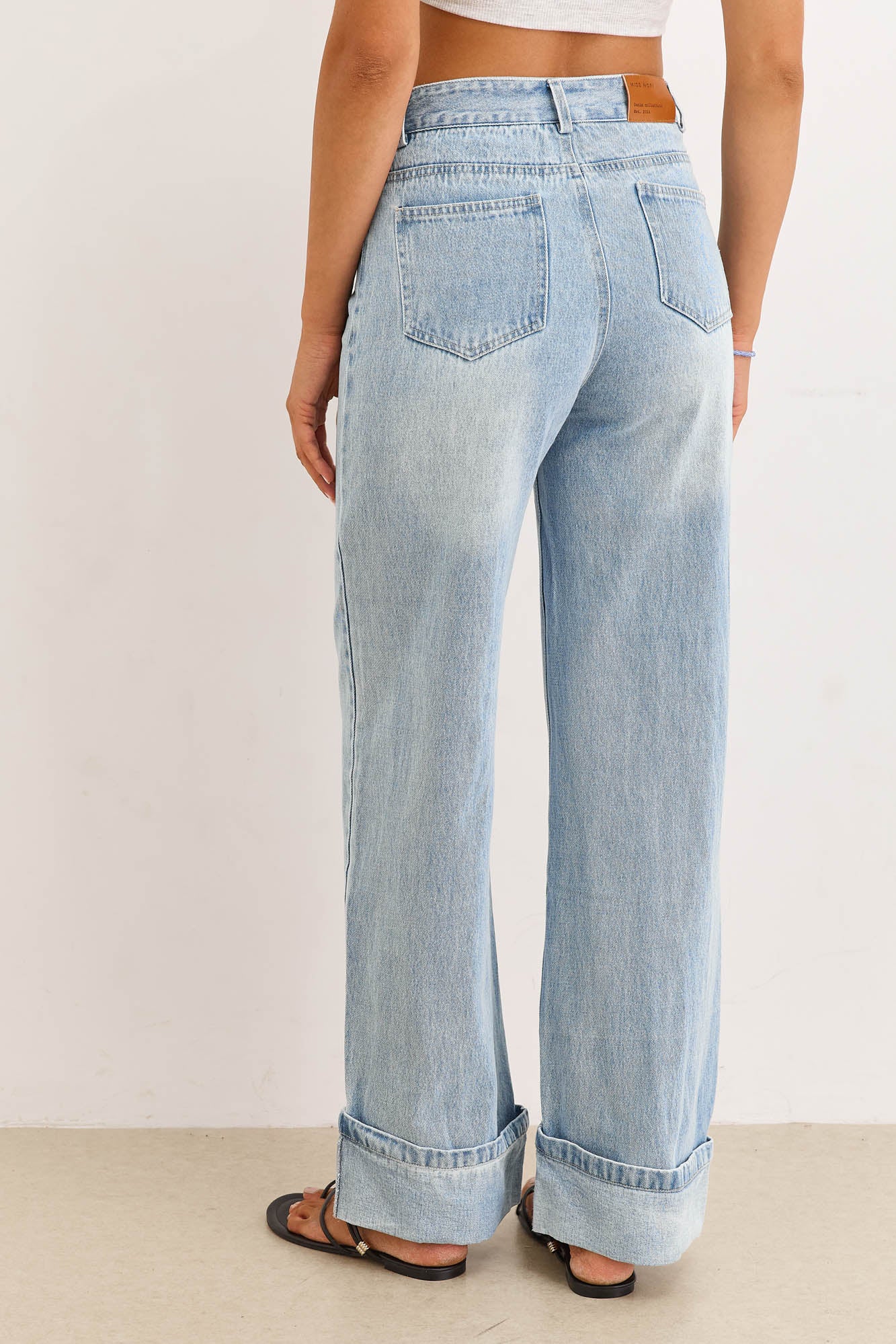 מכנסי ג'ינס ג'ניפר סיומת קיפול | ג'ינס בהיר