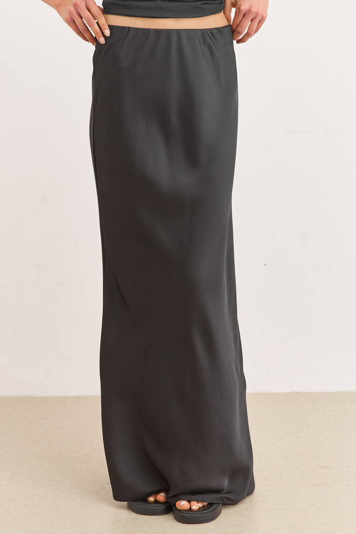 חצאית מלורי סאטן אורך מקסי | שחור