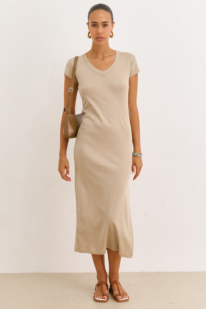 שמלת בייסיק ג'ני מחשוף וי | בז'