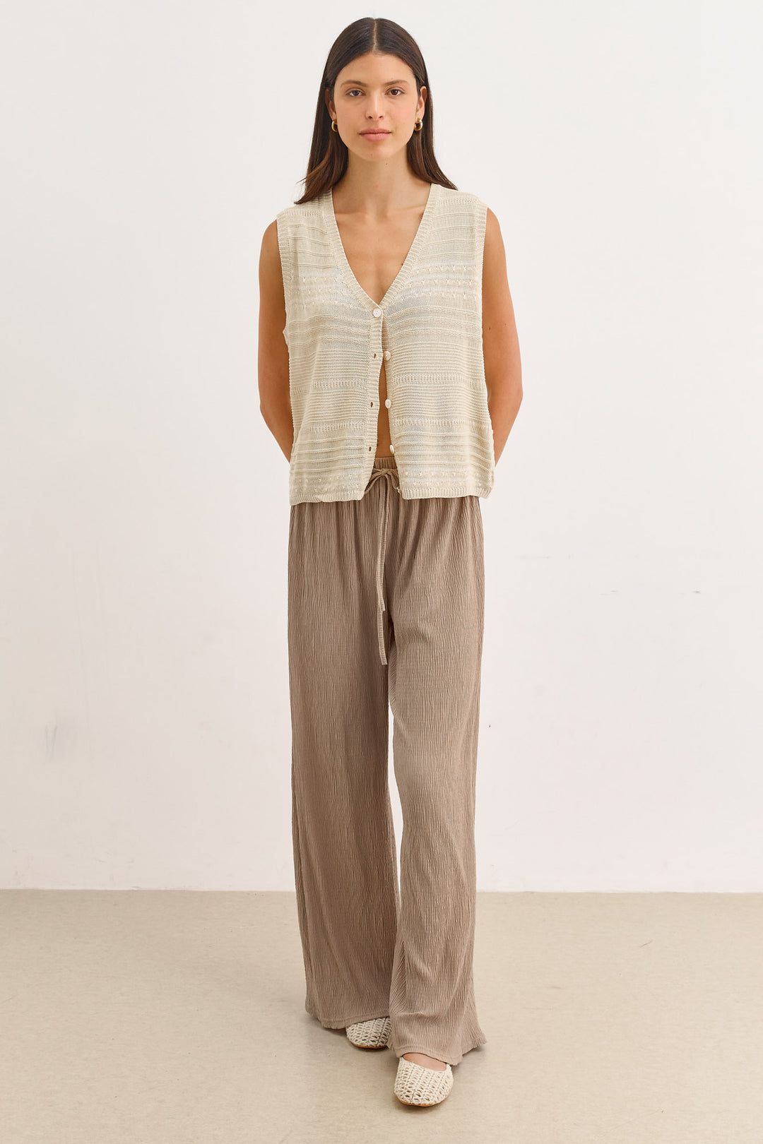 מכנסי פייר טקסטורת פסים | מוקה