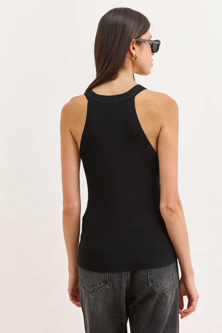 גופיית סריג ברי בשילוב כפתורים | שחור