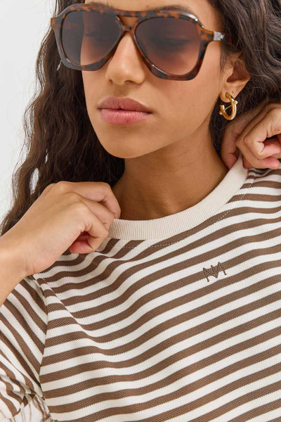 טי שירט אייבי סטרייפס בשילוב לוגו | חום/לבן