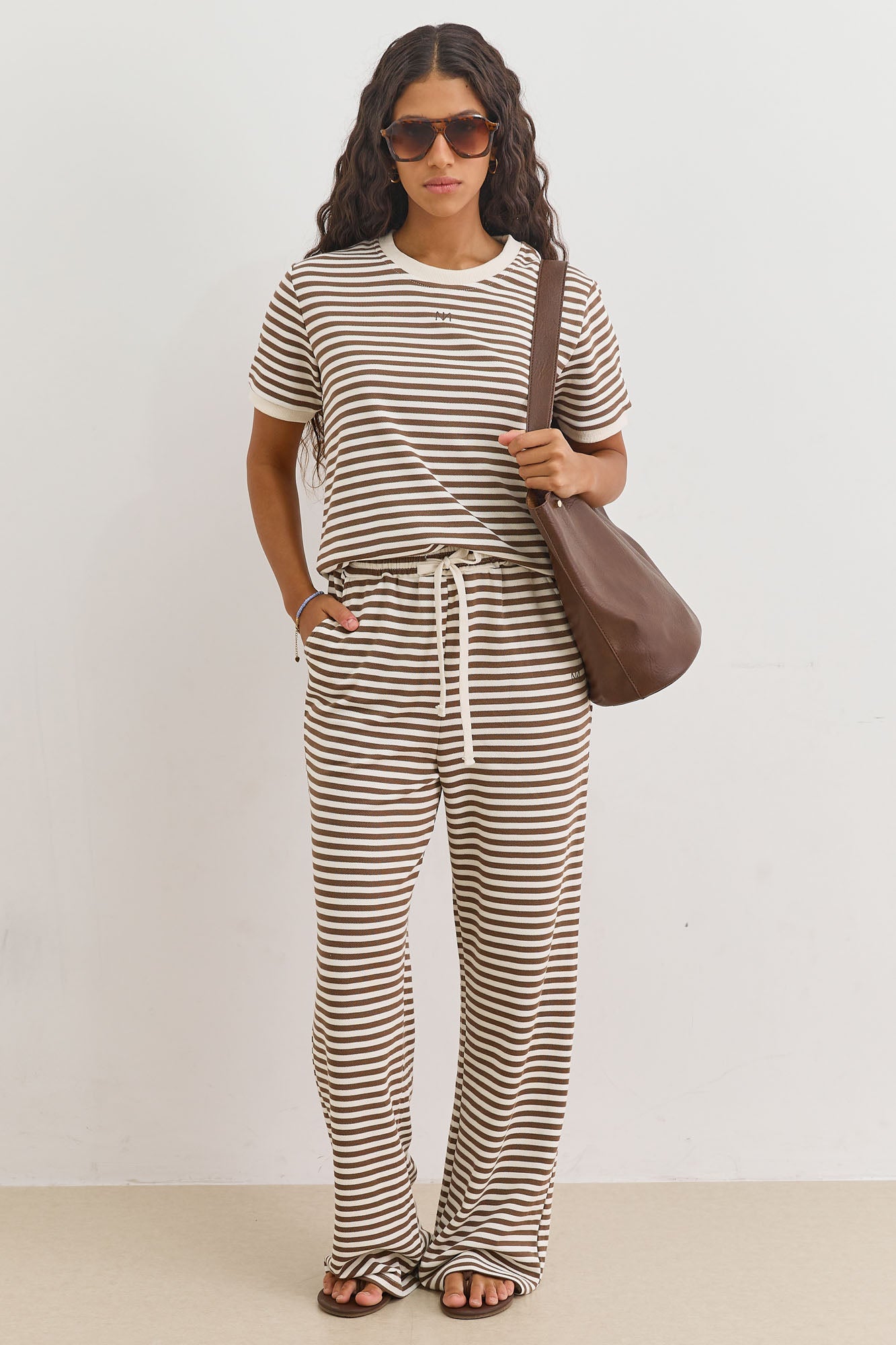 טי שירט אייבי סטרייפס בשילוב לוגו | חום/לבן