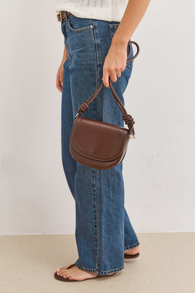 תיק מעוגל איאן דמוי עור | חום כהה