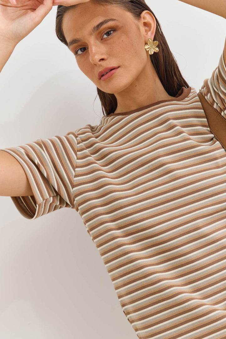 טי שירט קמיל סטרייפס | בז'/חום