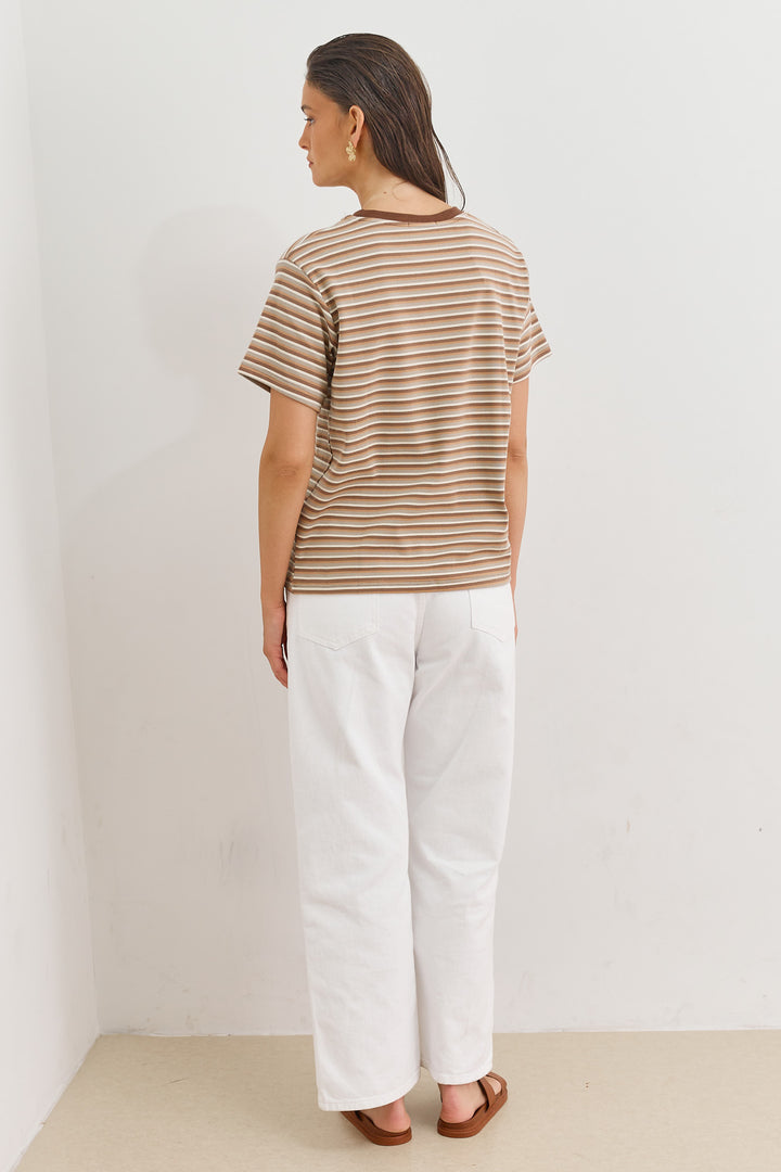 טי שירט קמיל סטרייפס | בז'/חום