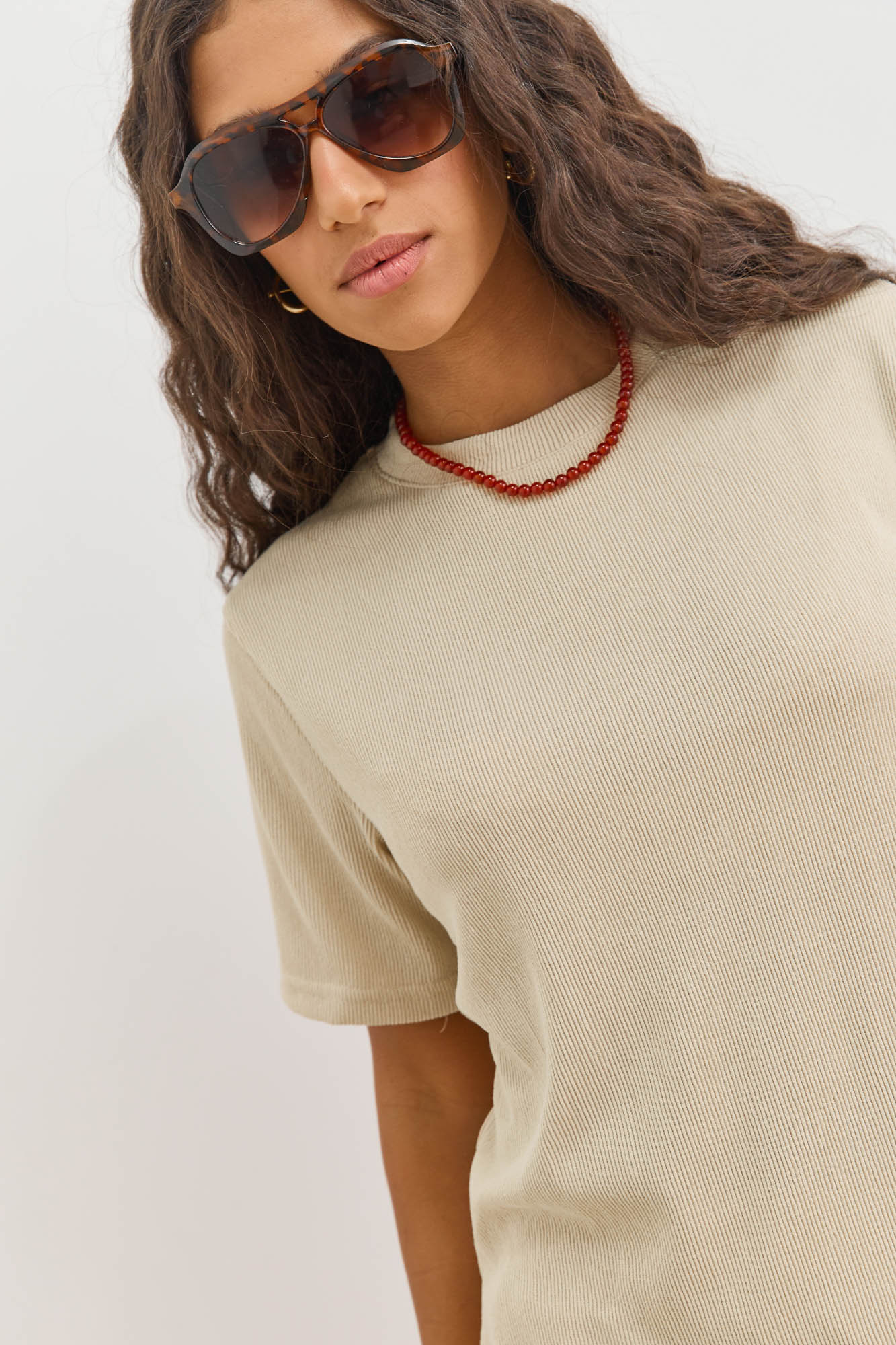 טי שירט קארי טקסטורת פסים | בז'