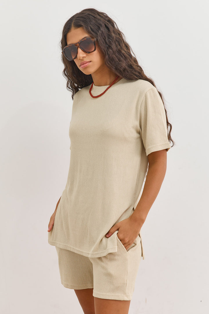 טי שירט קארי טקסטורת פסים | בז'