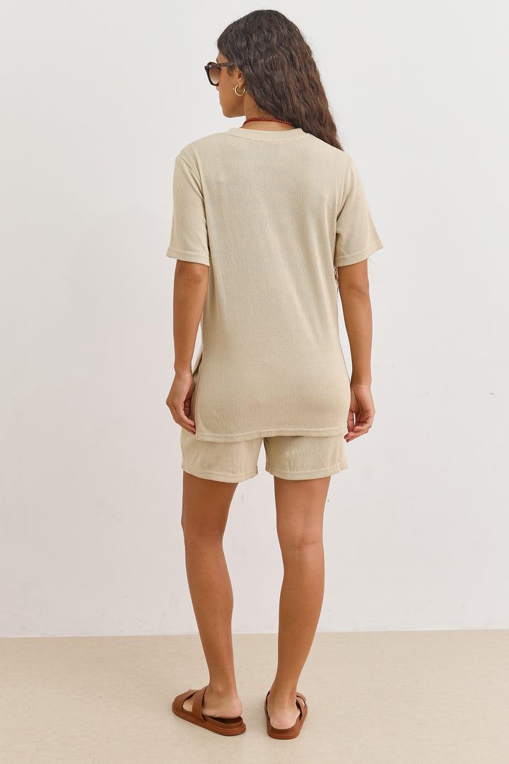 טי שירט קארי טקסטורת פסים | בז'