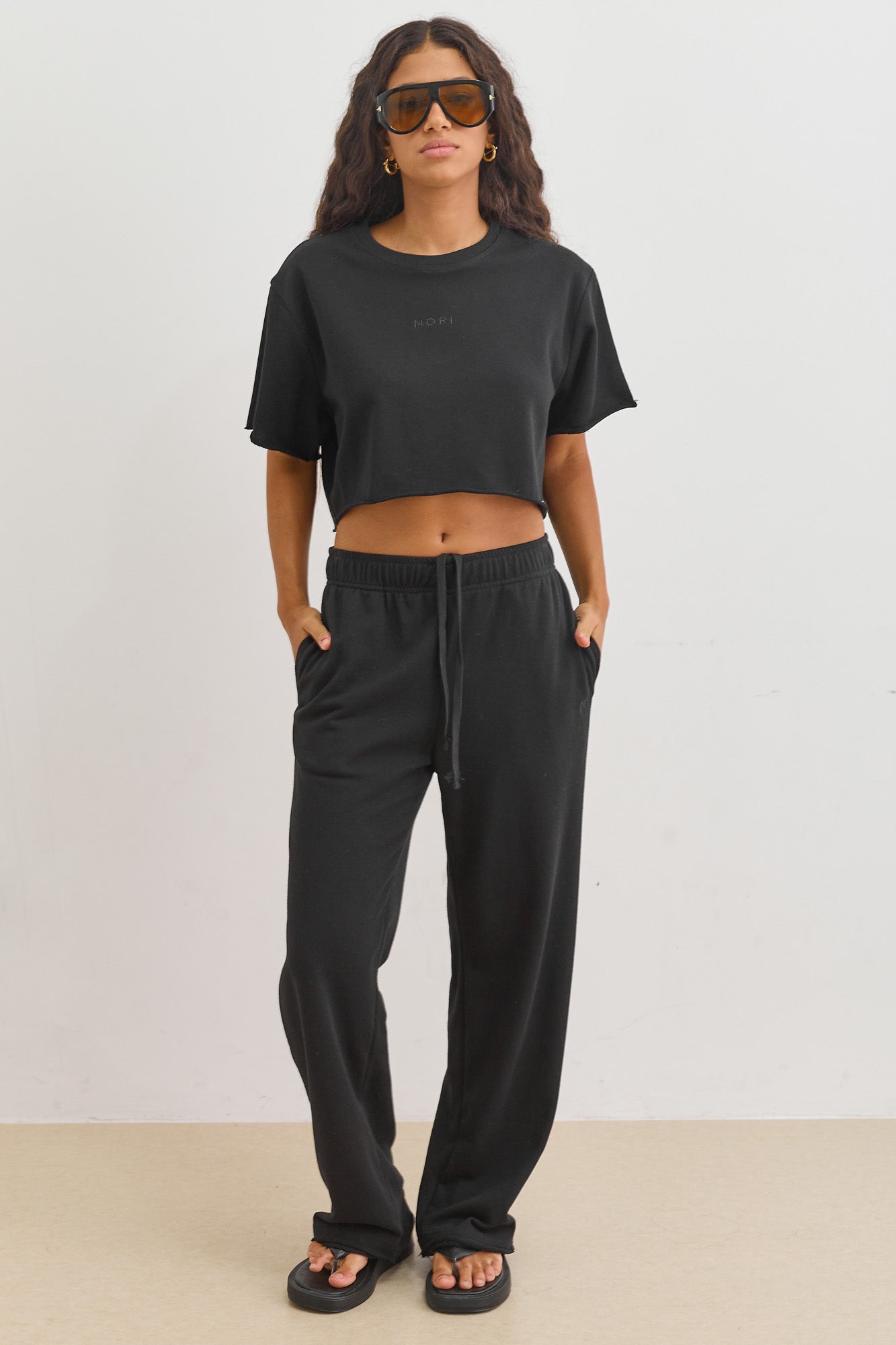 חולצת פרנץ' טרי סלסט גזרת קרופ | שחור