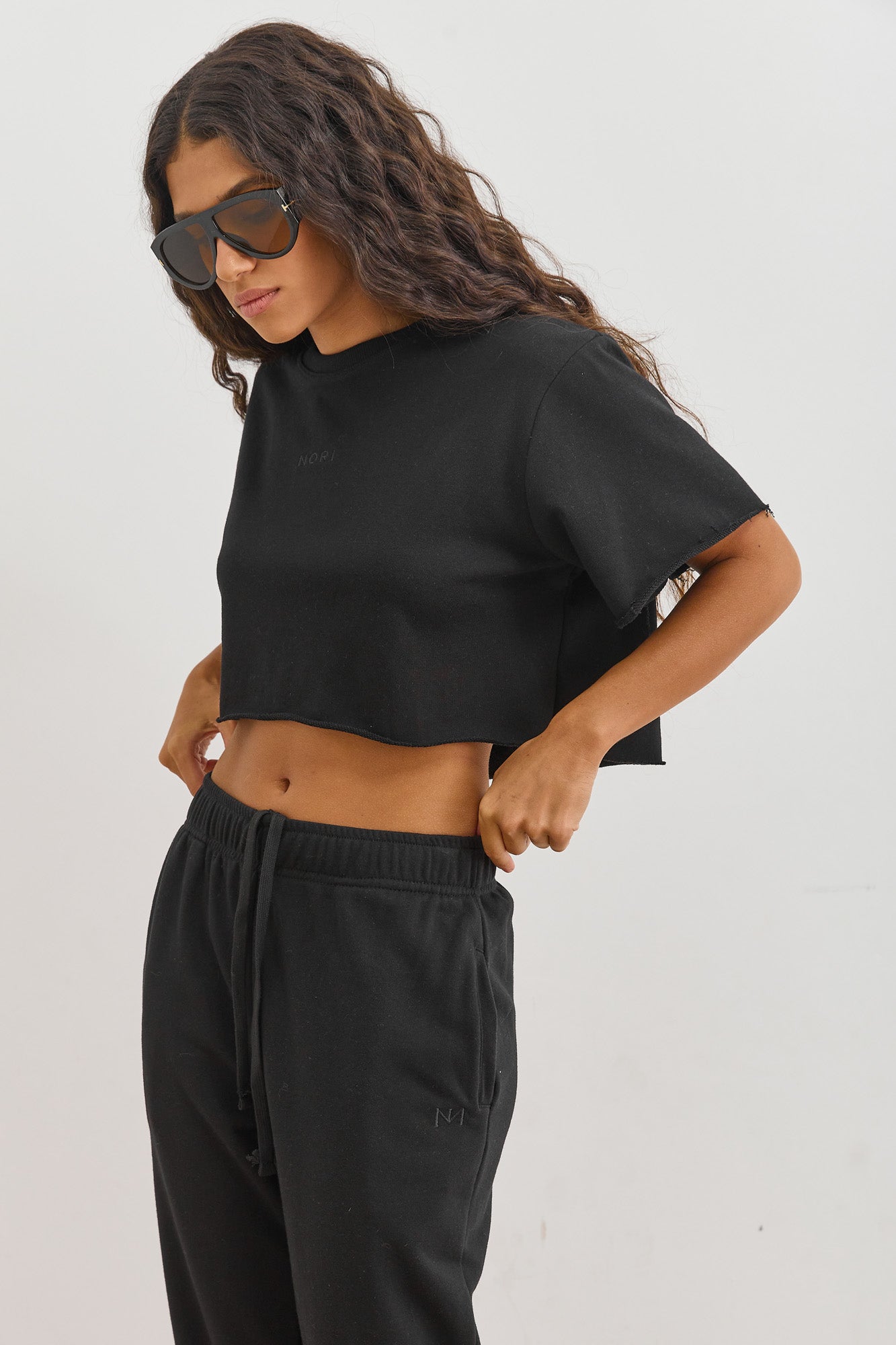 חולצת פרנץ' טרי סלסט גזרת קרופ | שחור
