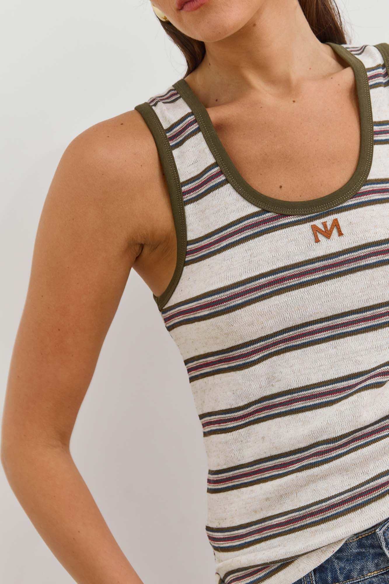 גופיית אלכס סטרייפס פאץ' לוגו | שמנת/ירוק זית