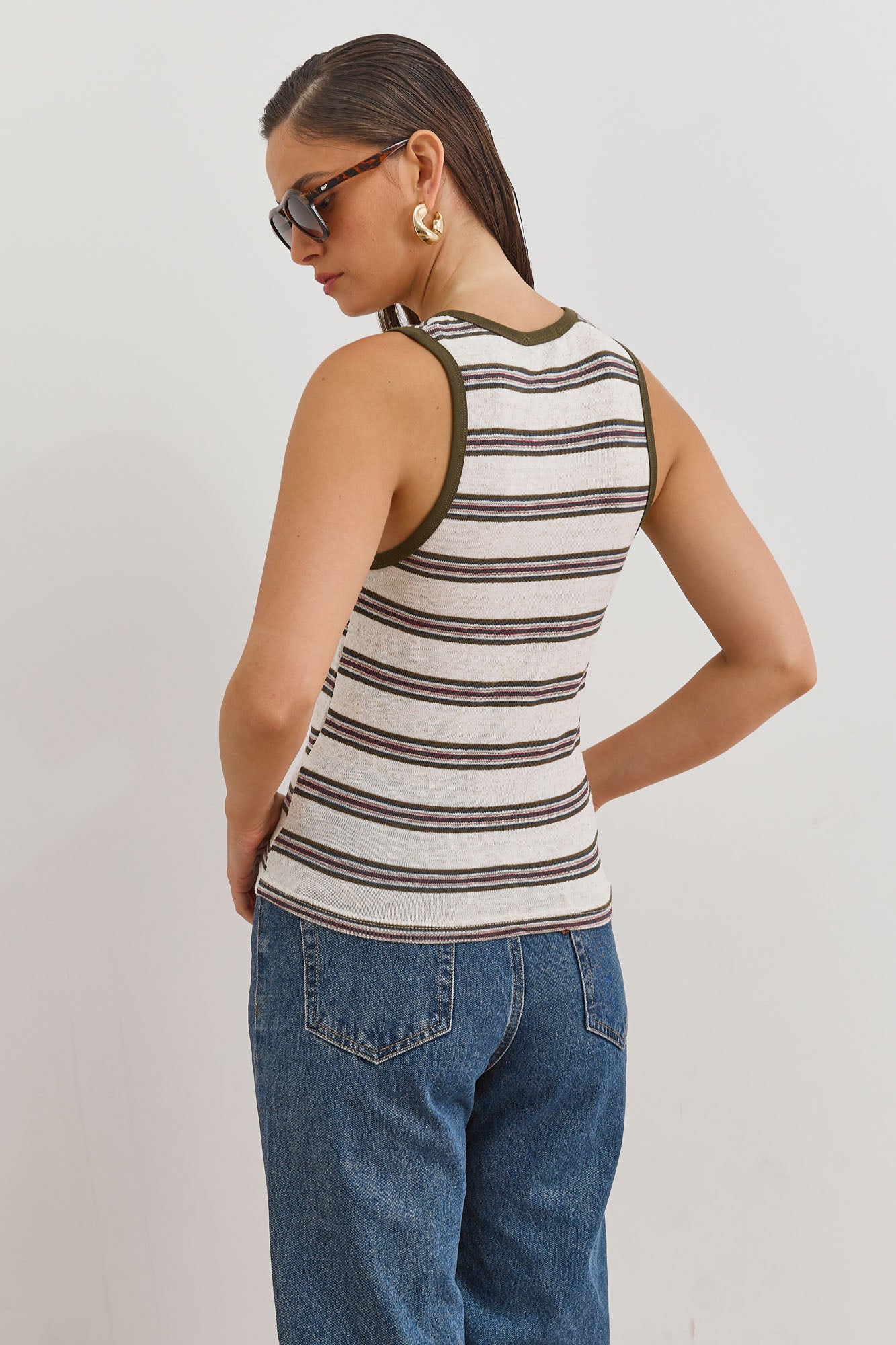 גופיית אלכס סטרייפס פאץ' לוגו | שמנת/ירוק זית