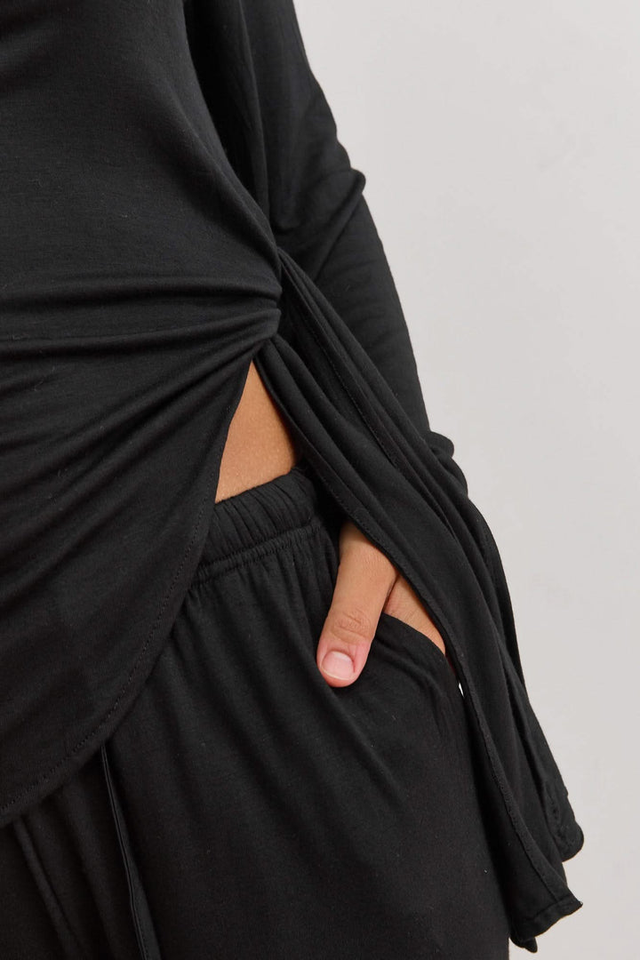 חולצת סנטוריני שקפקפה קשר צידי | שחור