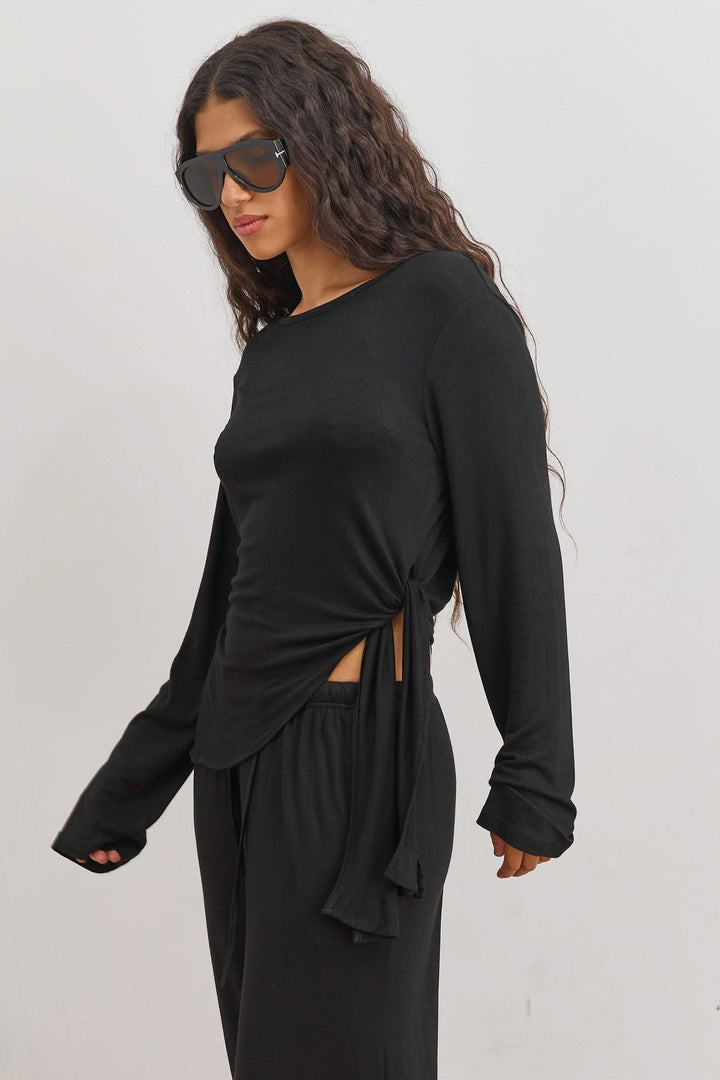 חולצת סנטוריני שקפקפה קשר צידי | שחור