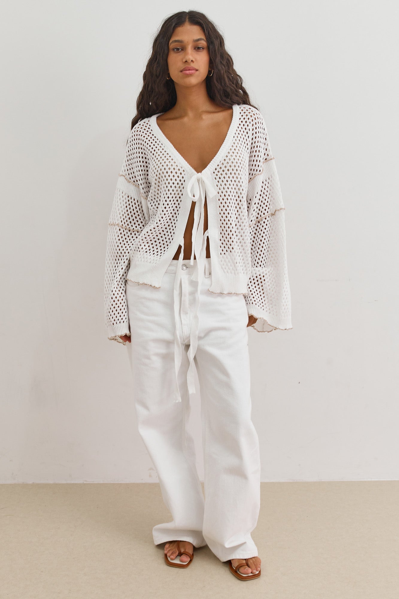 סריג מחורר קמיל בשילוב קשירות | לבן/בז'