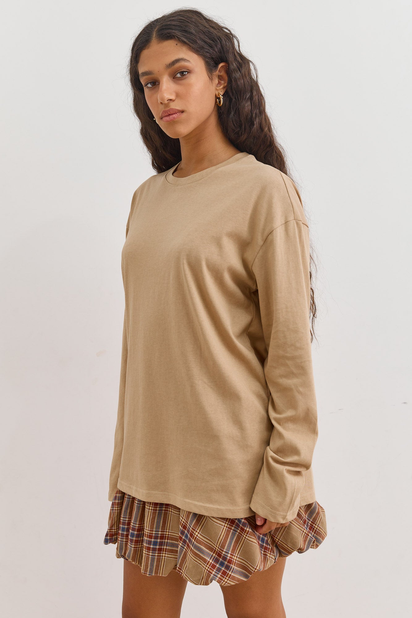 טי שירט בייסיק מדיסון שרוול ארוך | מוקה