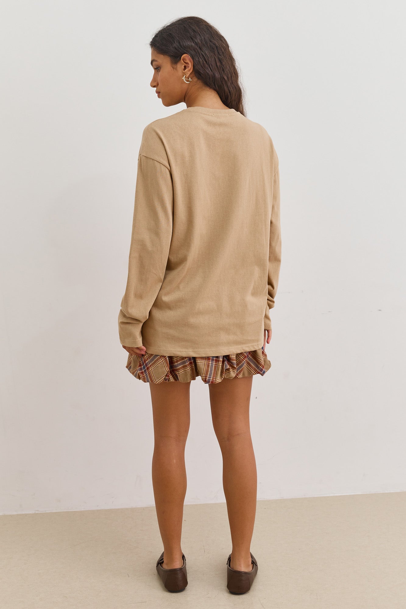 טי שירט בייסיק מדיסון שרוול ארוך | מוקה