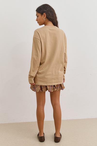 טי שירט בייסיק מדיסון שרוול ארוך | מוקה