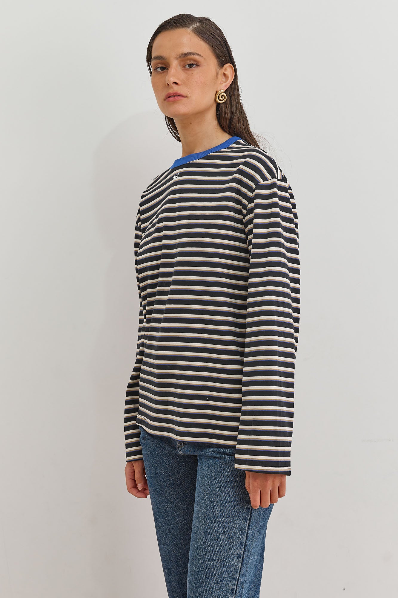 חולצת טי סטרייפס אנורה רקמת לוגו | שחור/שמנת