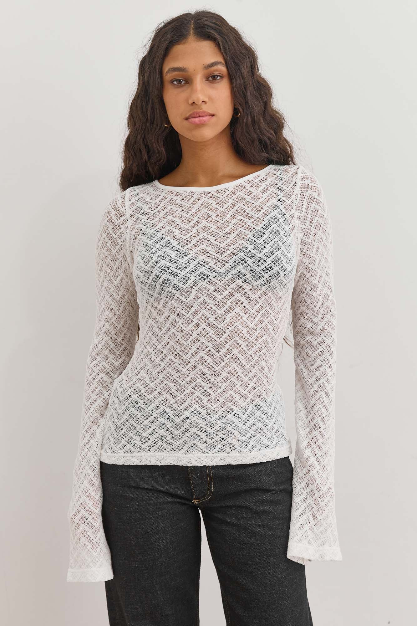 חולצת נסטיה מחוררת פתח בגב | לבן