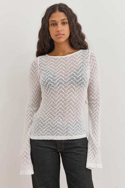 חולצת נסטיה מחוררת פתח בגב | לבן