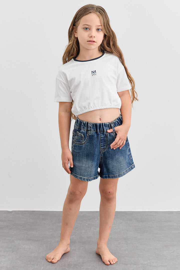 טי שירט בגזרת קרופ גומי במותן | לבן/כחול