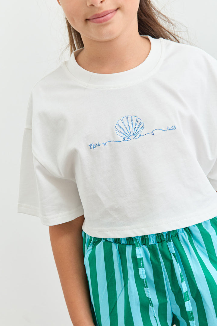 טי שירט shell גזרת קרופ | לבן/כחול