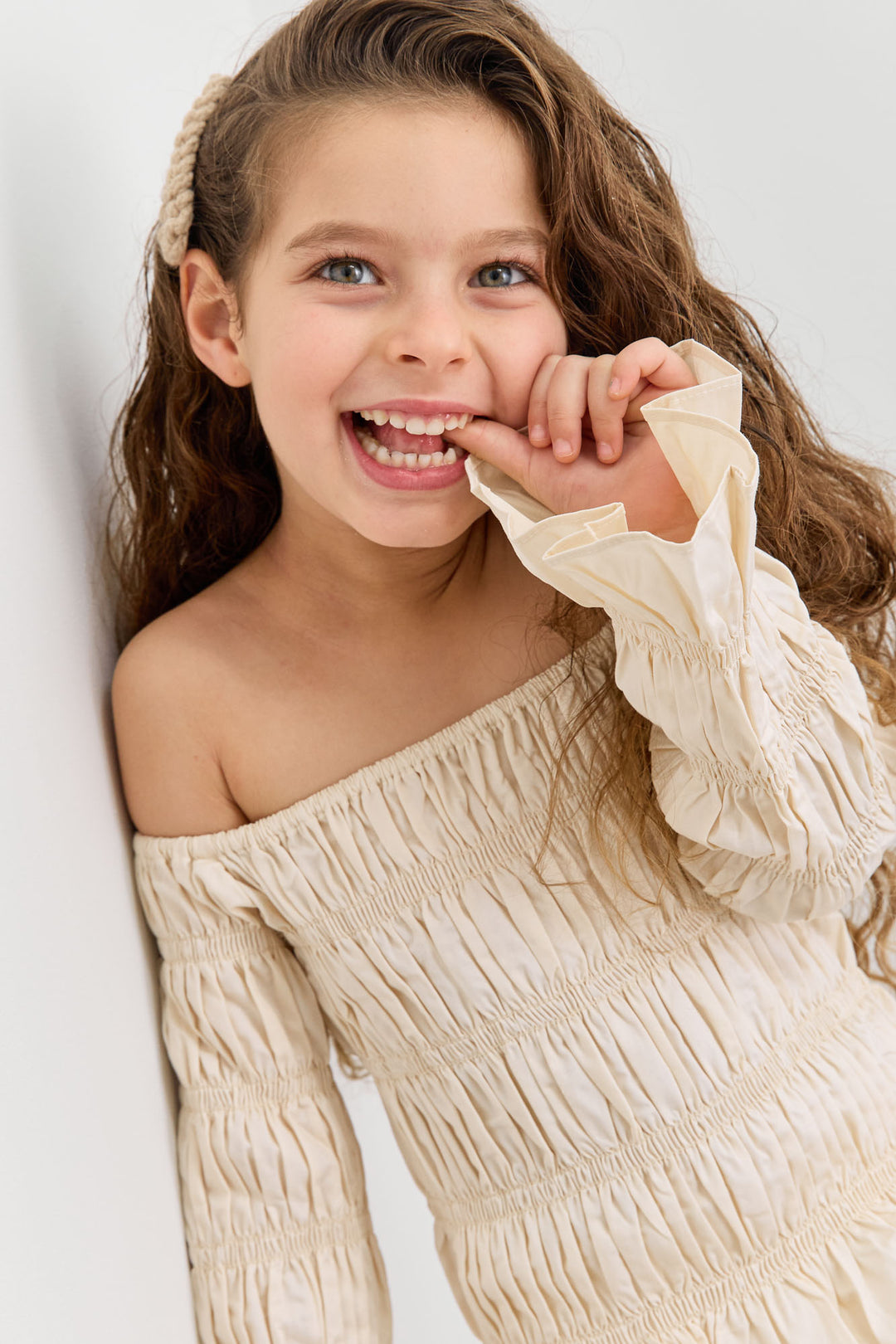 חליפת כיווצים טופ אוף שולדרס ושורטס | קרם