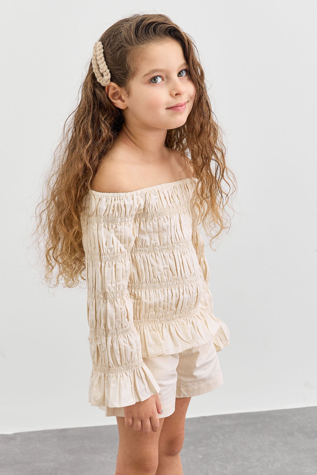 חליפת כיווצים טופ אוף שולדרס ושורטס | קרם