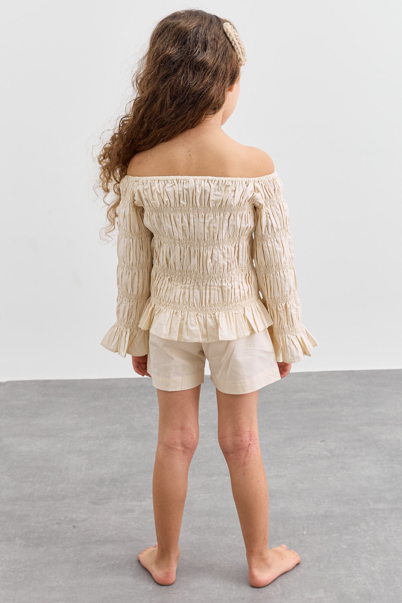 חליפת כיווצים טופ אוף שולדרס ושורטס | קרם