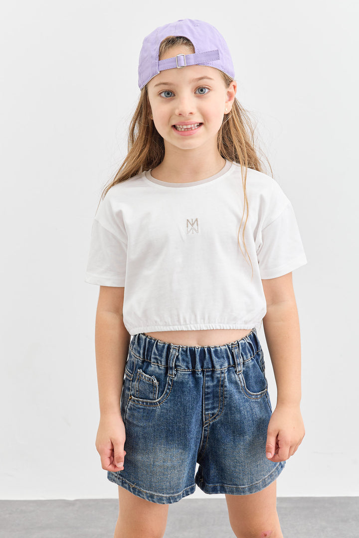 טי שירט בגזרת קרופ גומי במותן | לבן/בז'