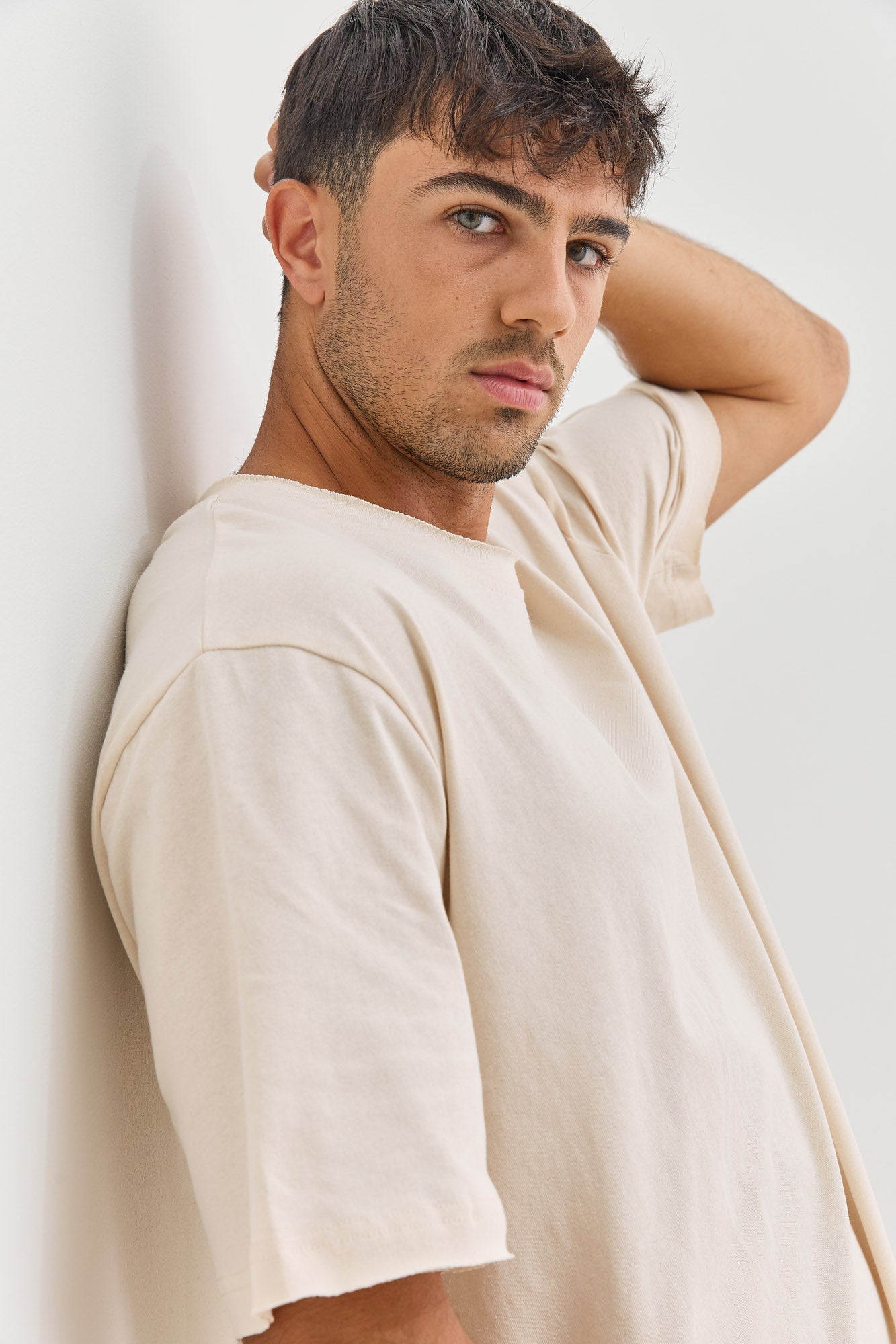 טי שירט סיימון סיומת גזורה | אבן