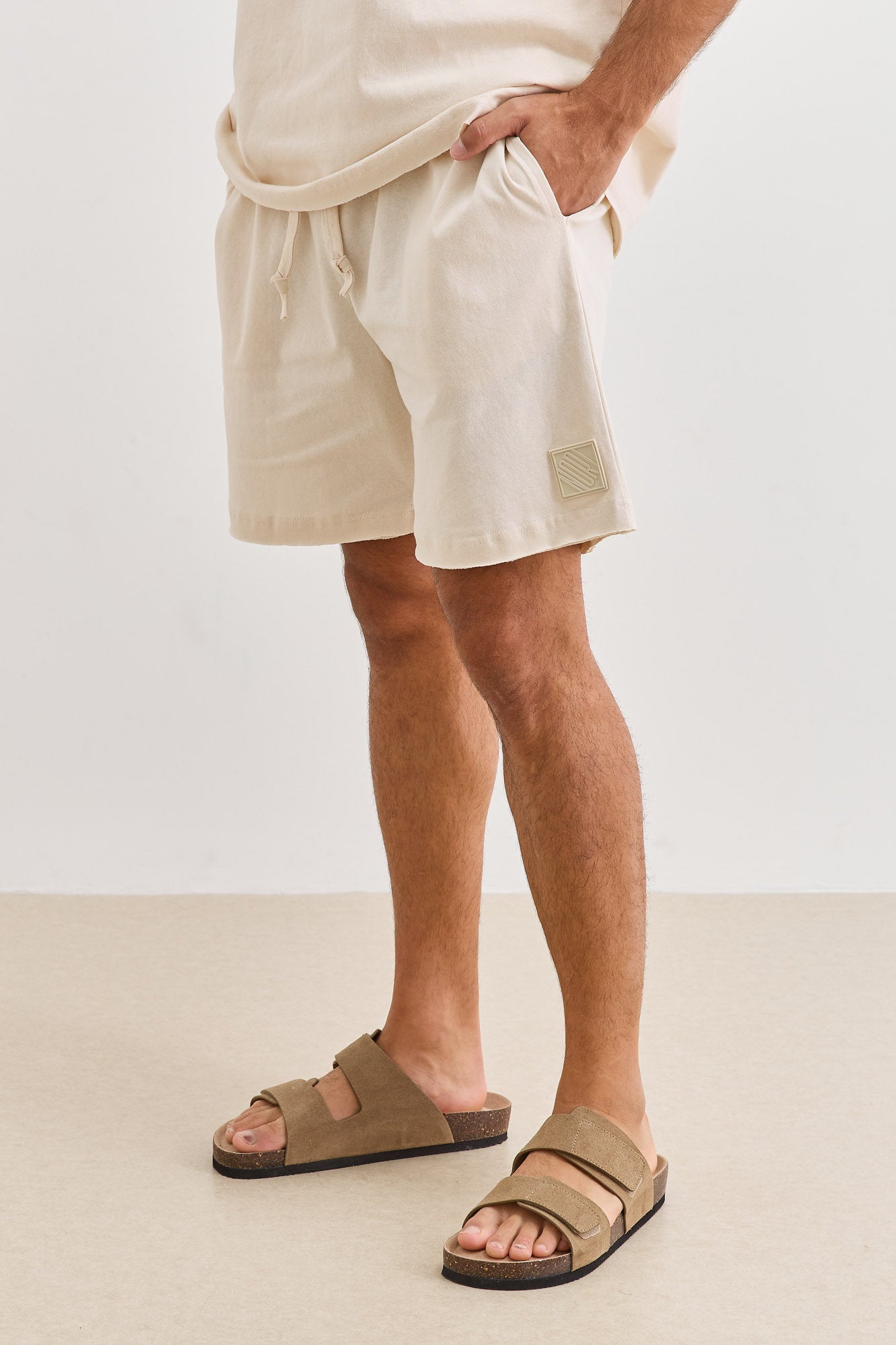 מכנסיי סיימון בשילוב פאץ' לוגו | אבן