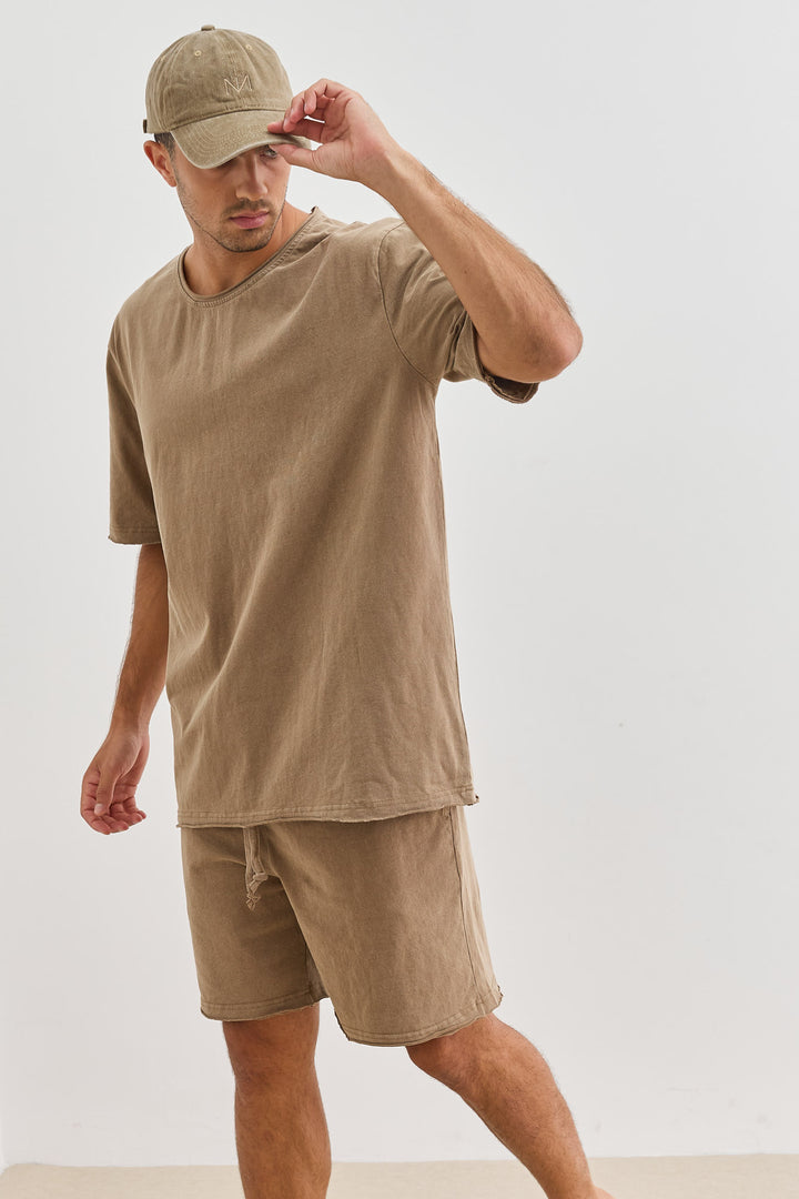 טי שירט קרלוס וואש סיומת גזורה | חום