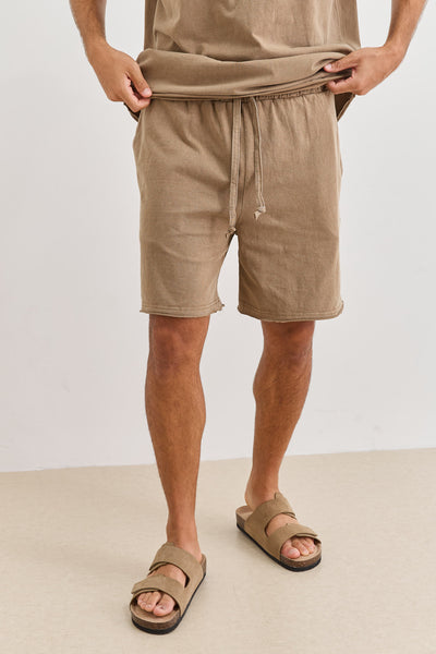 שורטס קרלוס וואש סיומת גזורה | חום