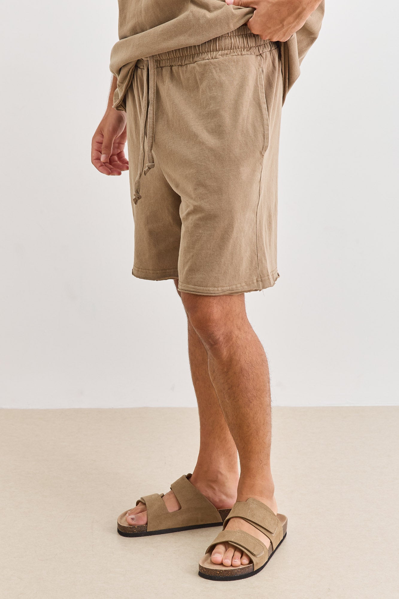 שורטס קרלוס וואש סיומת גזורה | חום