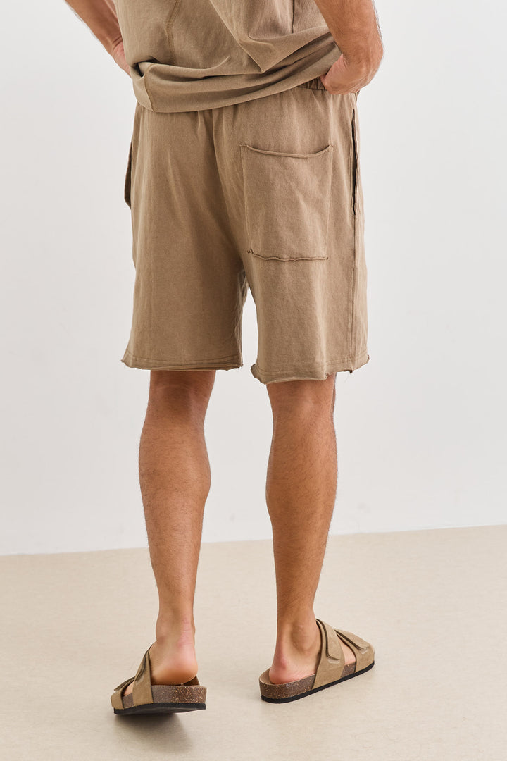 שורטס קרלוס וואש סיומת גזורה | חום