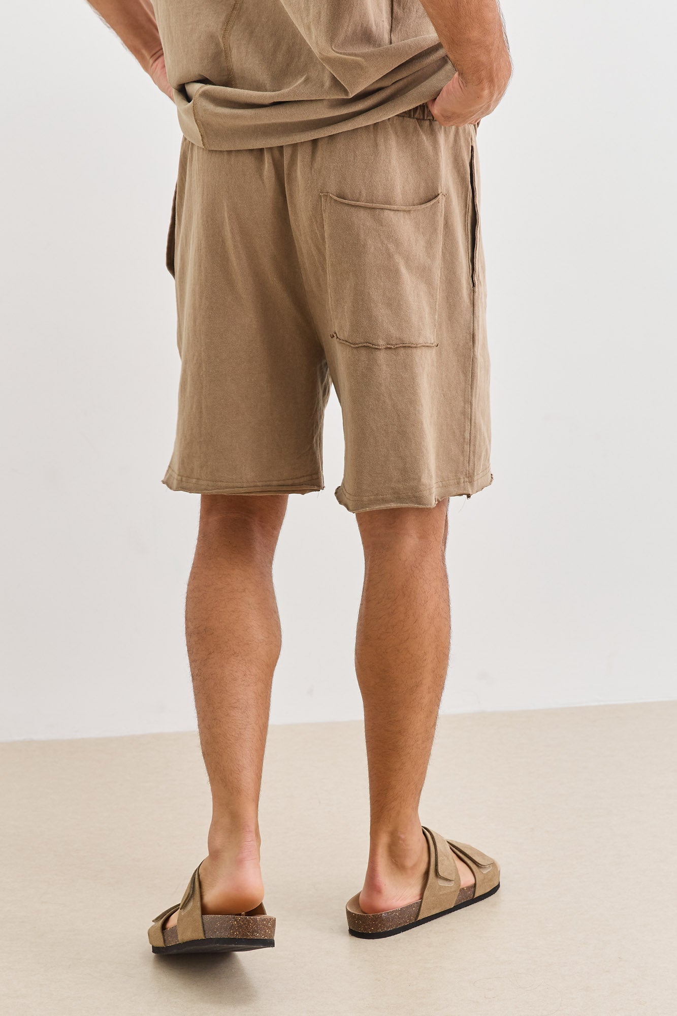 שורטס קרלוס וואש סיומת גזורה | חום