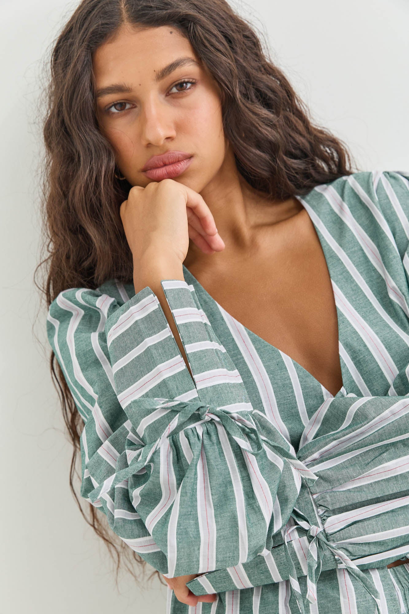חולצת קשירות טוסקנה הדפס פסים | ירוק/לבן