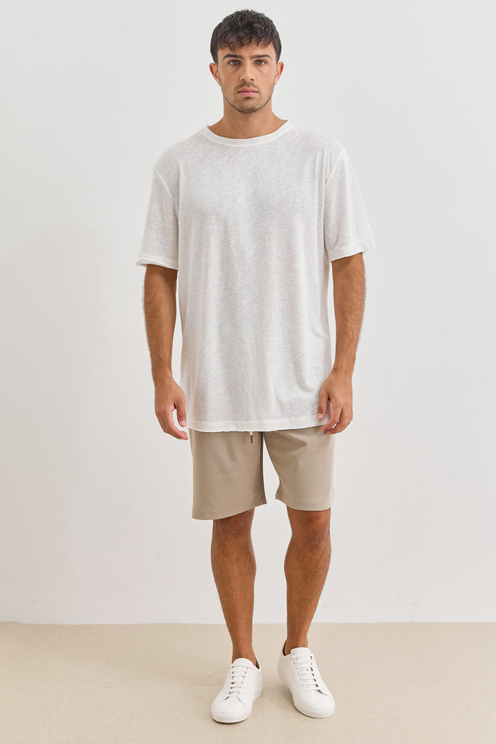 טי שירט דמוי פשתן ליאם סיומת גזורה | לבן