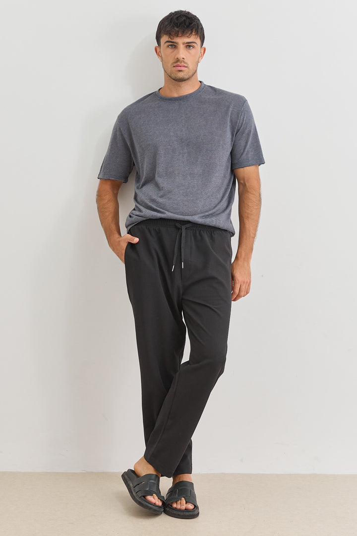 מכנסי בריאן גזרה מחויטת | שחור